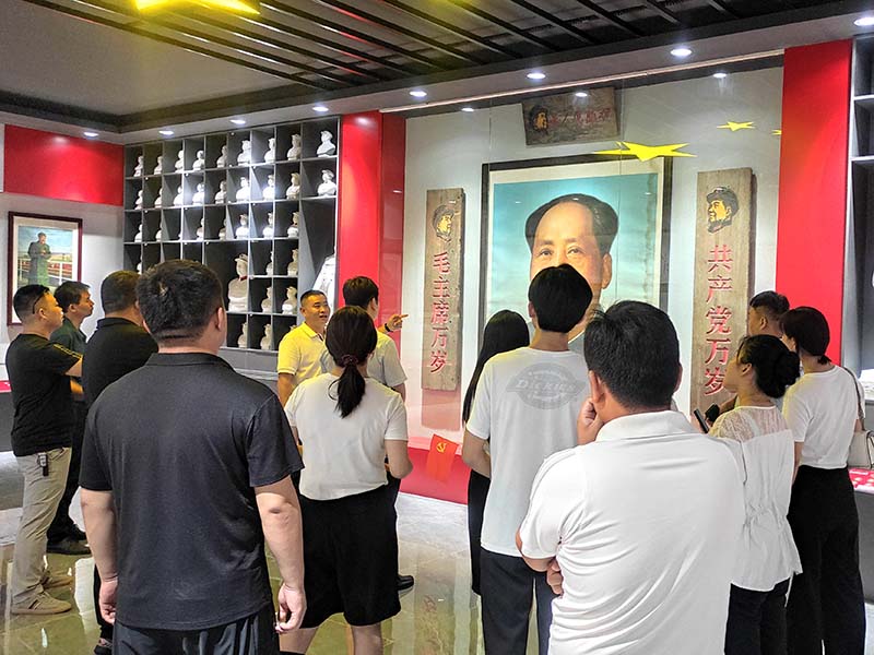 我公司組織到李寨村紅色記憶館參觀學習紅色文化